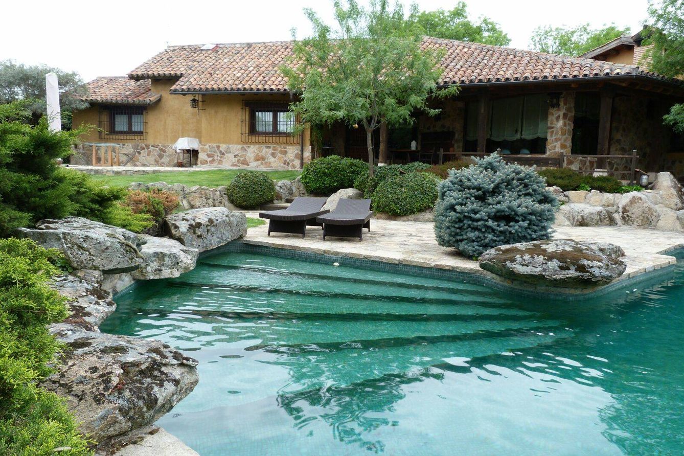 La piscina es una de las principales atracciones de Villa Podemos.