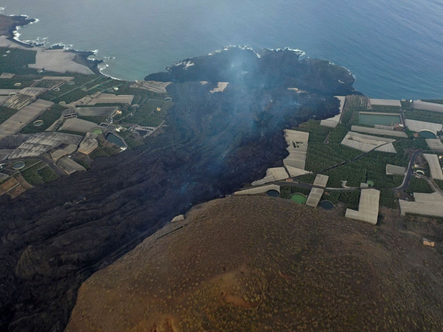 Vista aérea del delta o fajana creada por la llegada de la lava al mar. (EFE)