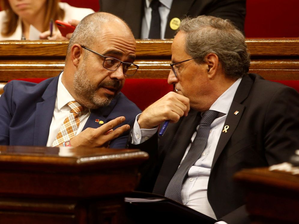 Foto: El presidente de la Generalitat, Quim Torra (d) junto al conseller de Interior, Miquel Buch (i) (EFE)