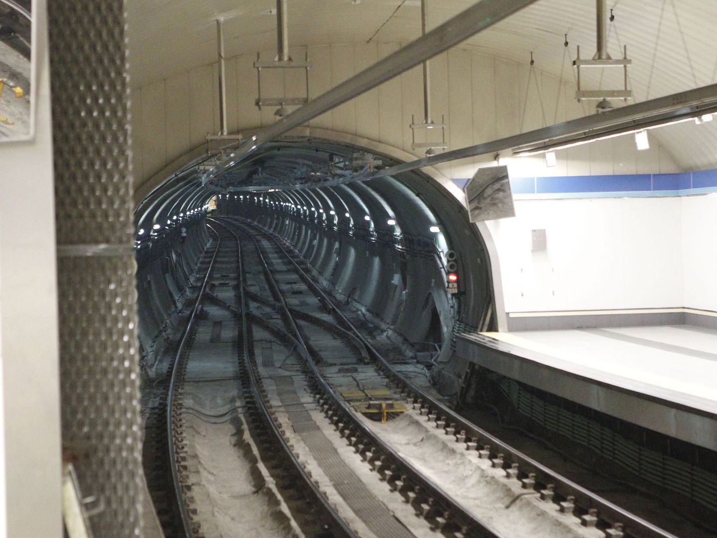 Una vista del metro de Madrid por dentro. (EFE/Víctor Lerena)