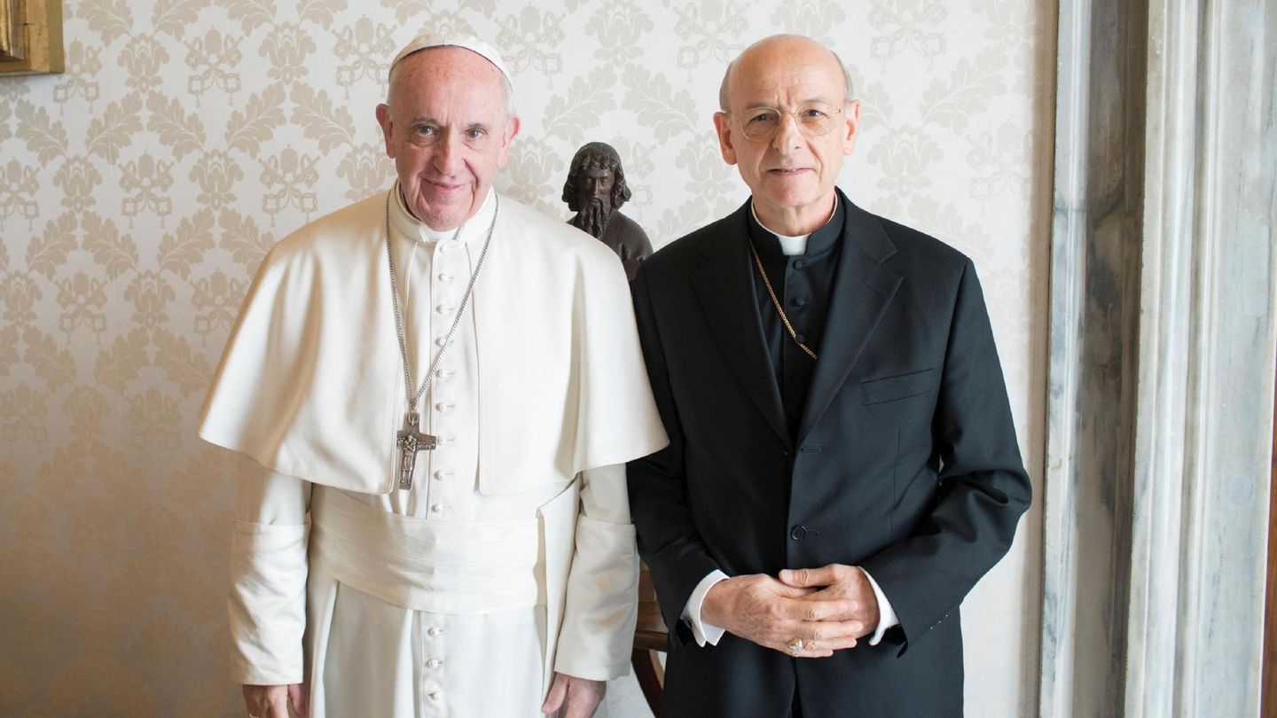 El papa Francisco y el prelado del Opus Dei, Fernando Ocáriz Braña. (EFE)