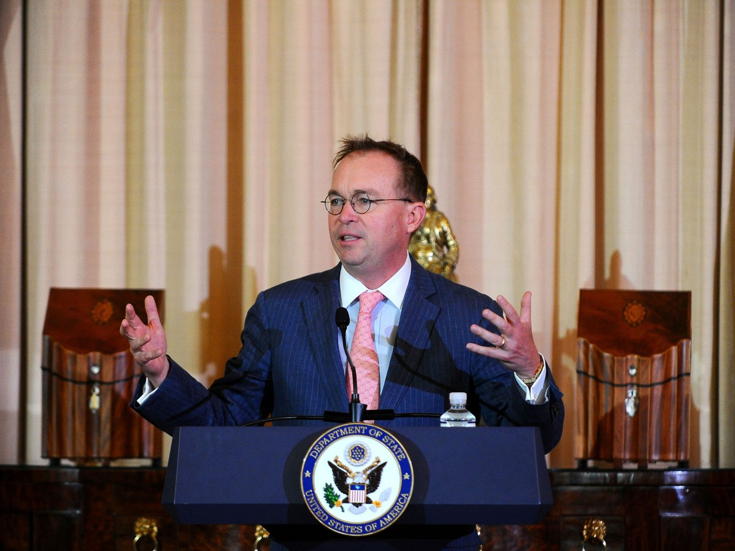 Mick Mulvaney, jefe del gabinete interno de la Casa Blanca, en una comparecencia de prensa. (Reuters)