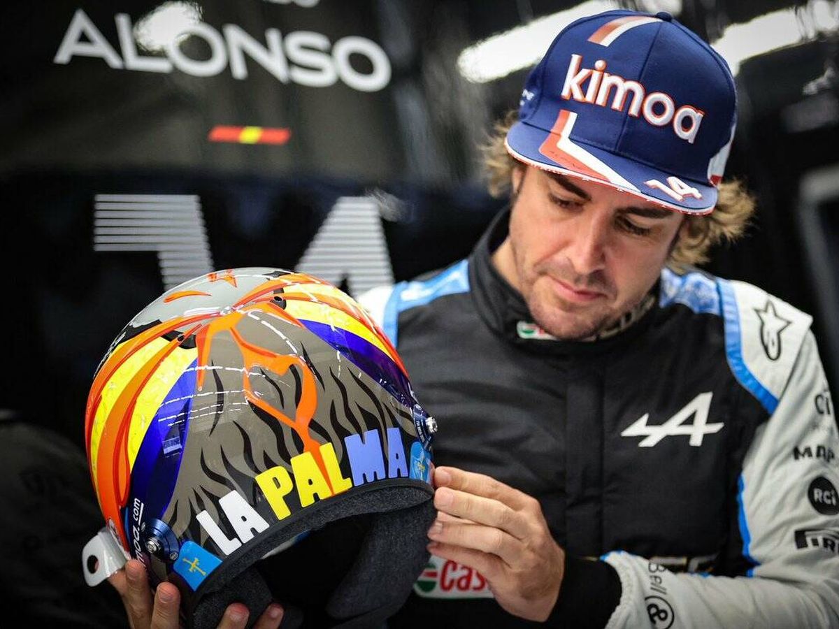 Foto: Fernando Alonso, con el casco en homenaje a La Palma