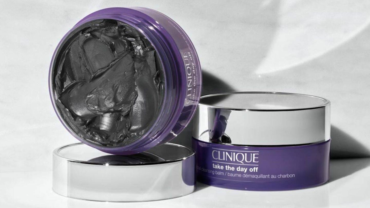  Take The Day Off™ Charcoal Cleansing Balm de Clinique.