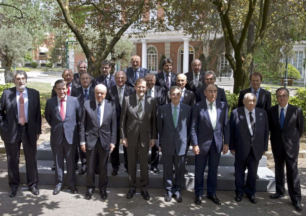 Foto: El presidente del Gobierno, Mariano Rajoy, posa con los integrantes  del  Consejo Empresarial para la Competitividad. (EFE)