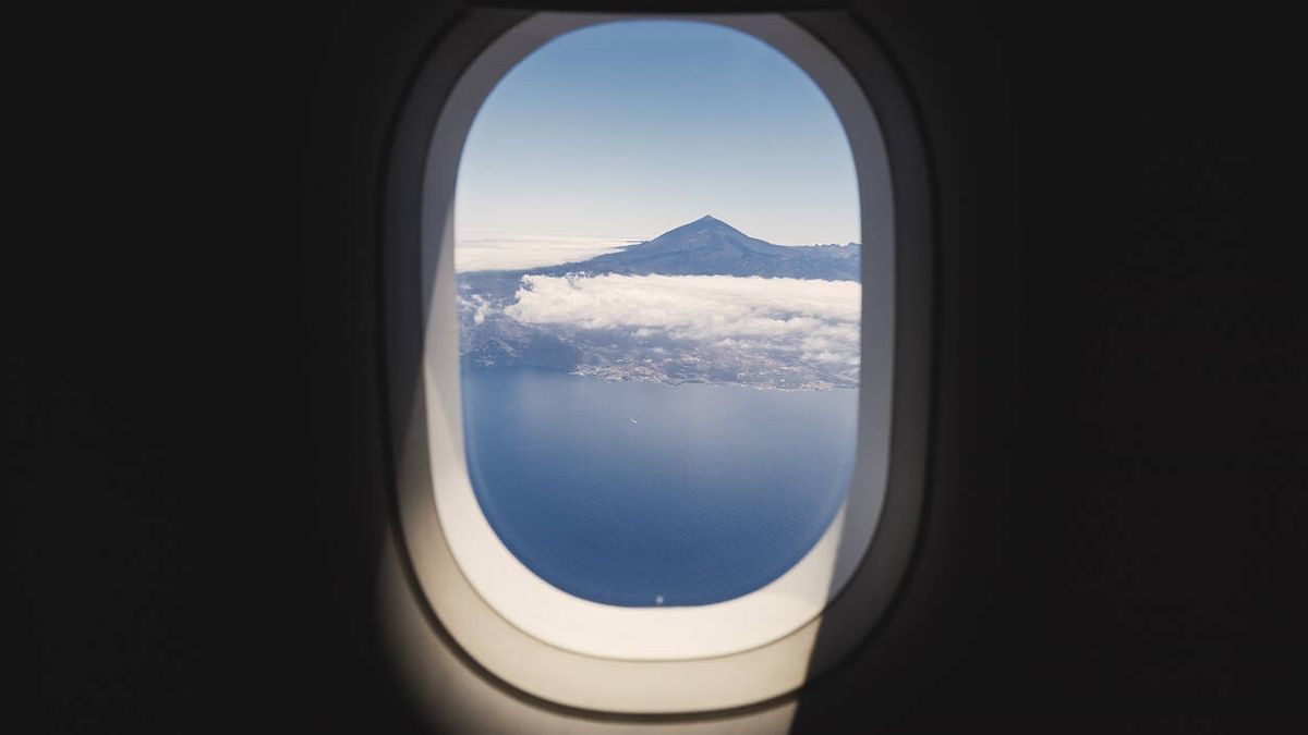 Canarias estudiará cómo compensar la huella de carbono del tráfico aéreo