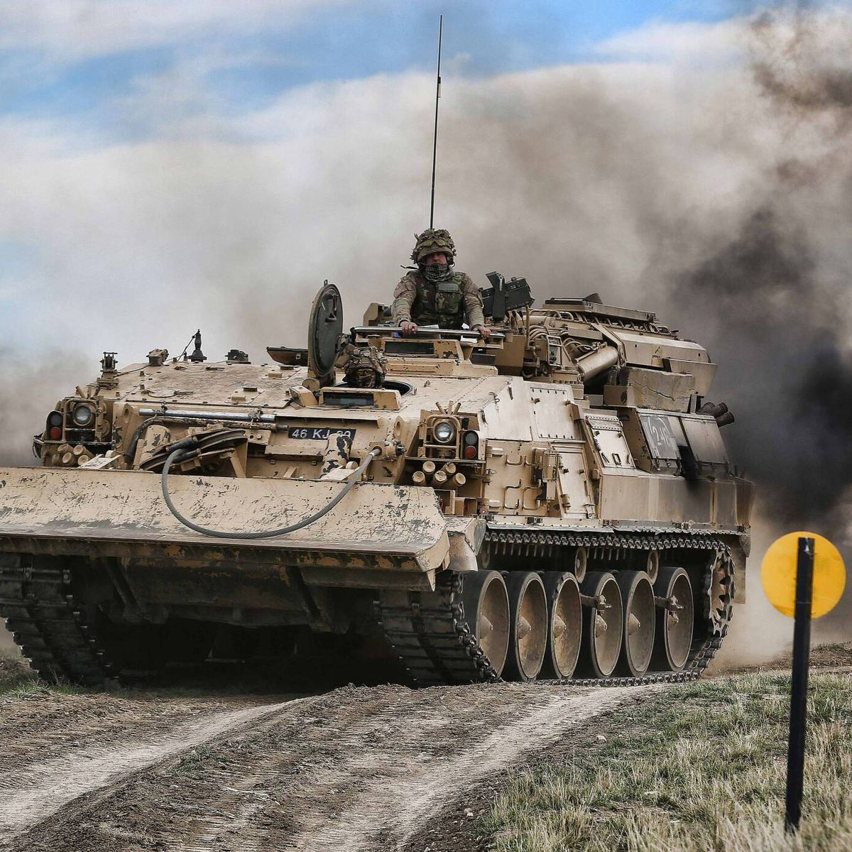 El ingenio ucraniano contra Rusia: montan un cañón antitanque sobre un  vehículo blindado en la batalla por Bajmut