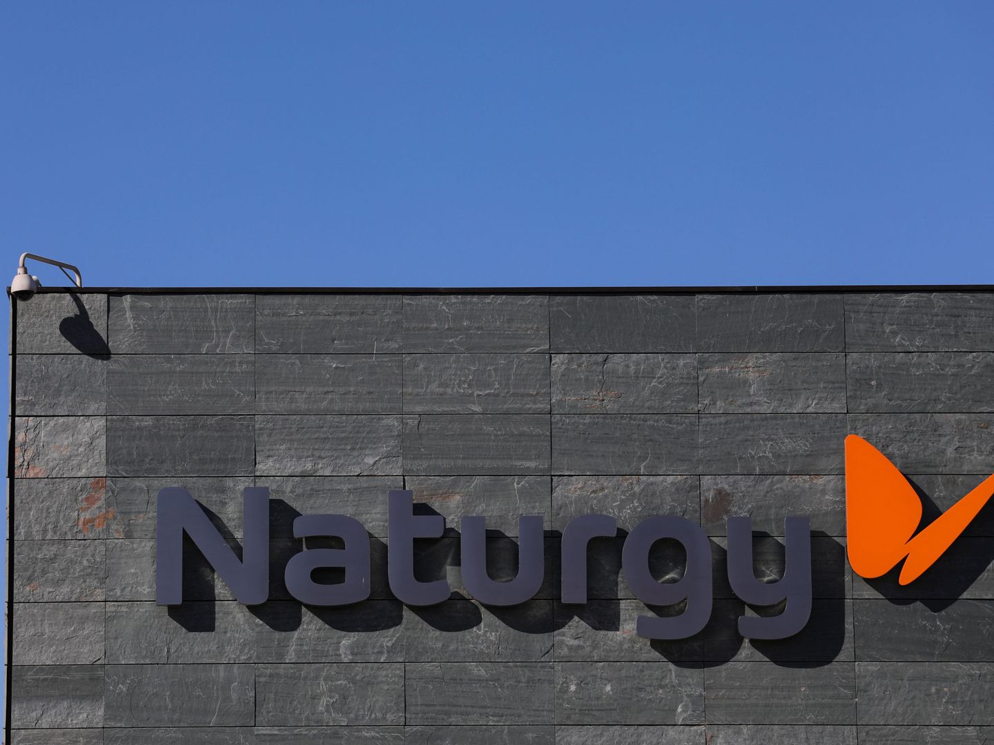 Fachada de la sede de Naturgy en Madrid. (Reuters)