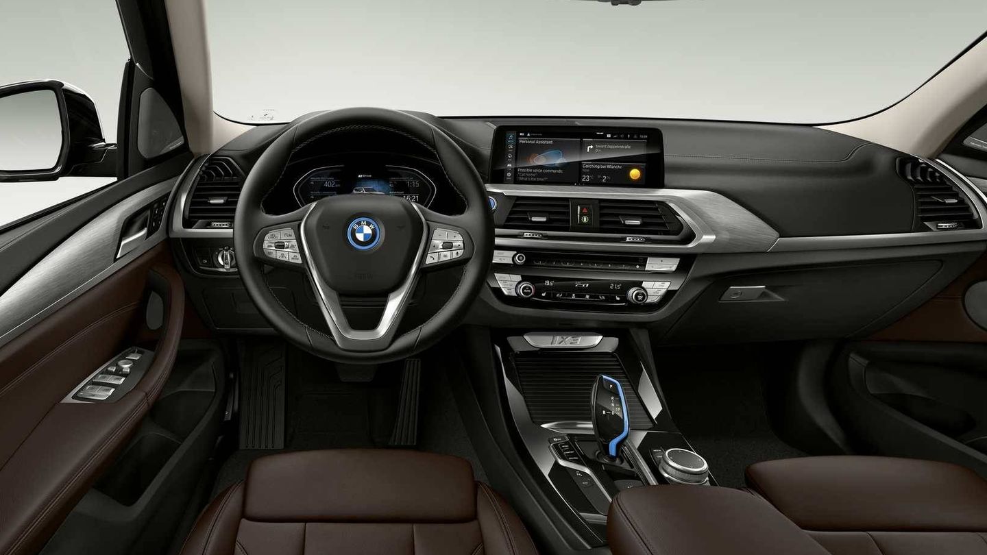 Interior casi idéntico al del BMW X3 con motor térmico. 