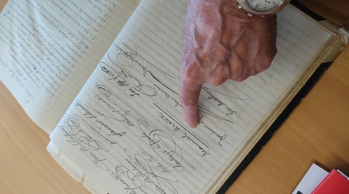 La firma de Manuel Azaña en uno de los libros de actas de la Sociedad.