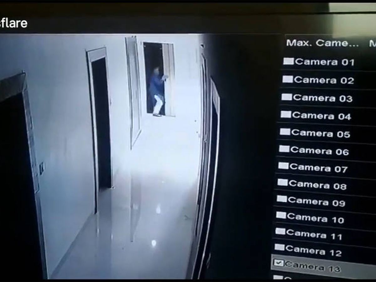 Foto: Las puertas se abrieron antes de que el ascensor llegara, por lo que el hombre se precipitó al vacío (Foto: YouTube)
