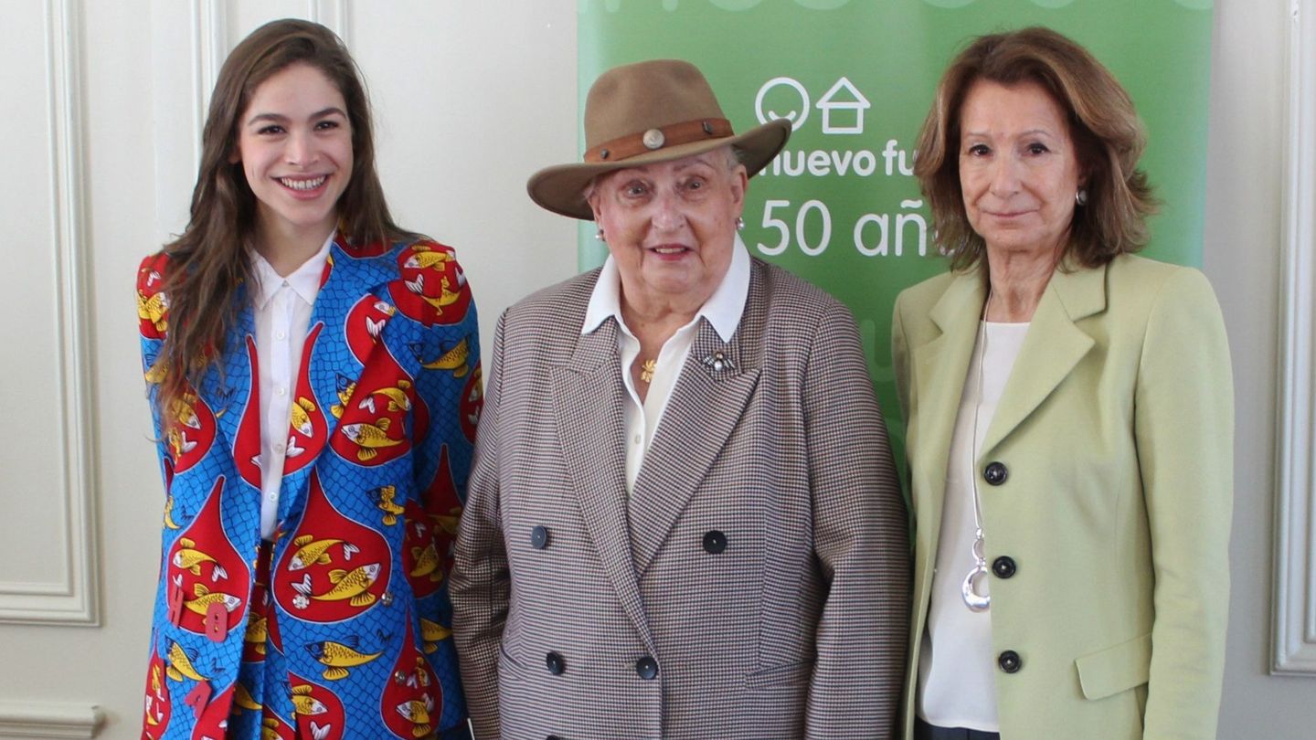 Cósima Ramírez, Pilar de Borbón y Pina Sánchez, en el rastrillo benéfico de Nuevo Futuro. (EFE/Ana López Vázquez)