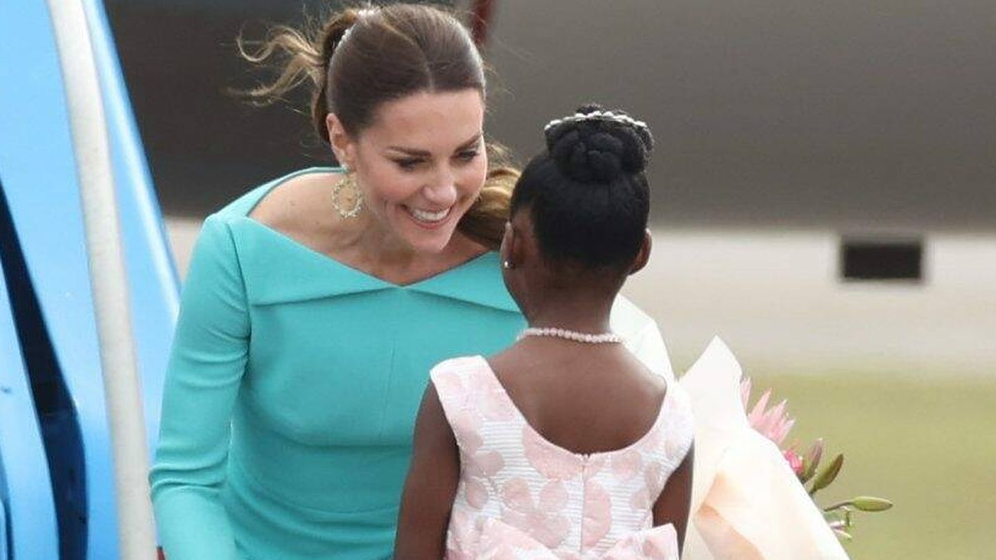 Kate Middleton, en uno de los momentos del recibimiento en Bahamas. (CP)