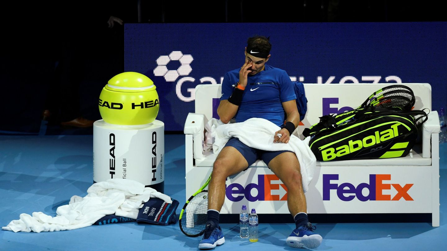 Nadal, preocupado en su banco durante su partido contra Goffin de la ATP Finals del 2017. (Reuters)