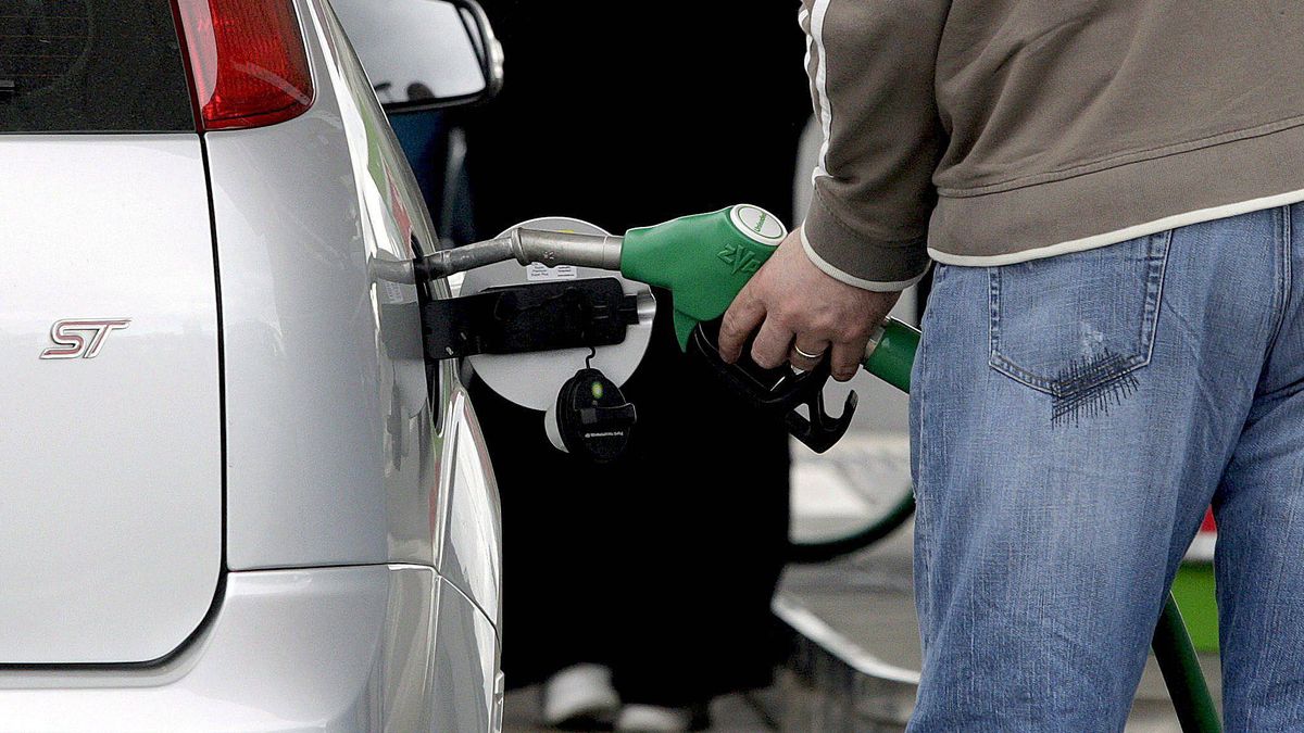 Los precios de la gasolina y el gasóleo tocan mínimos desde 2011