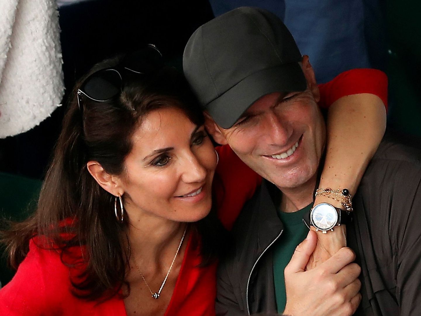 Zinedine Zidane y su mujer, Veronique, en la final de Roland Garros. (EFE)
