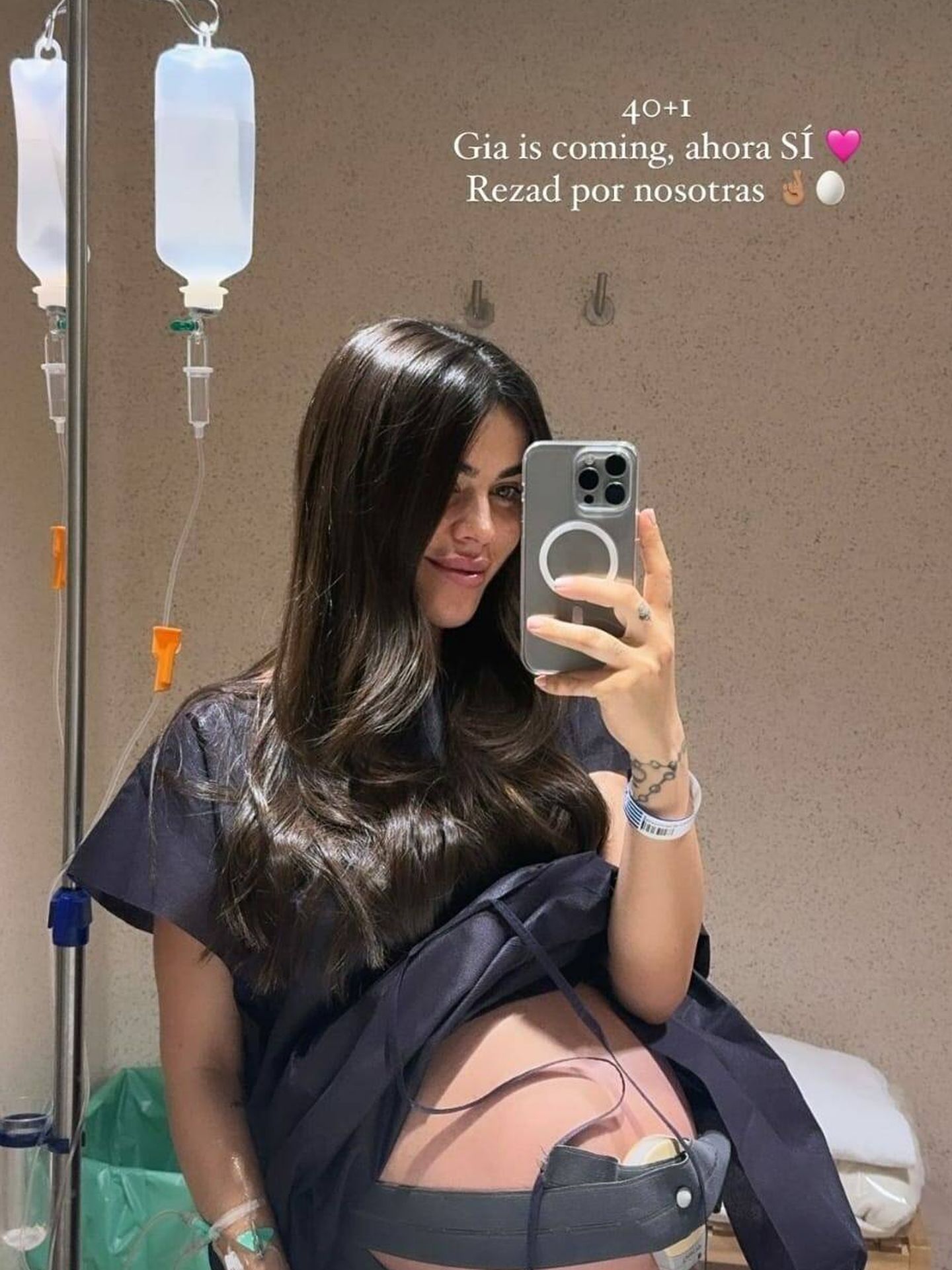 Violeta, monitorizada e ingresada ya de parto. (Instagram/@violeta)
