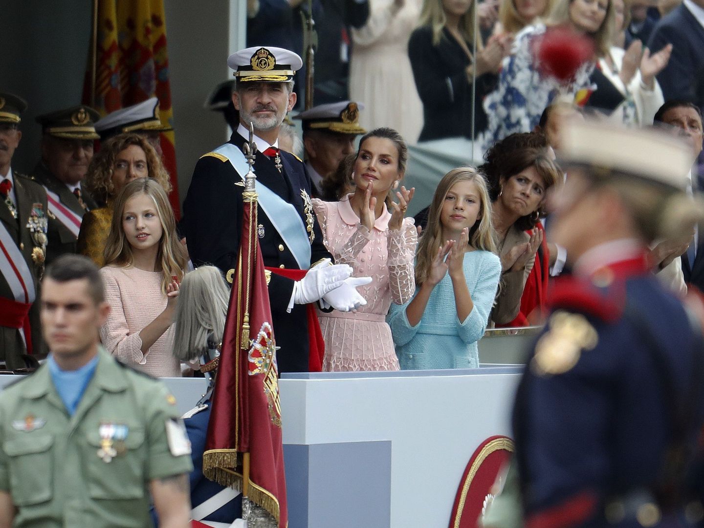 La familia real, en el desfile militar de la anterior Fiesta Nacional. (EFE)