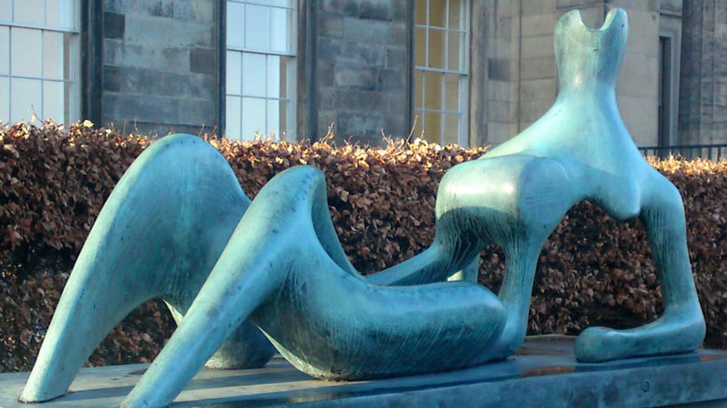 Reclining Figure (The Henry Moore Foundation)