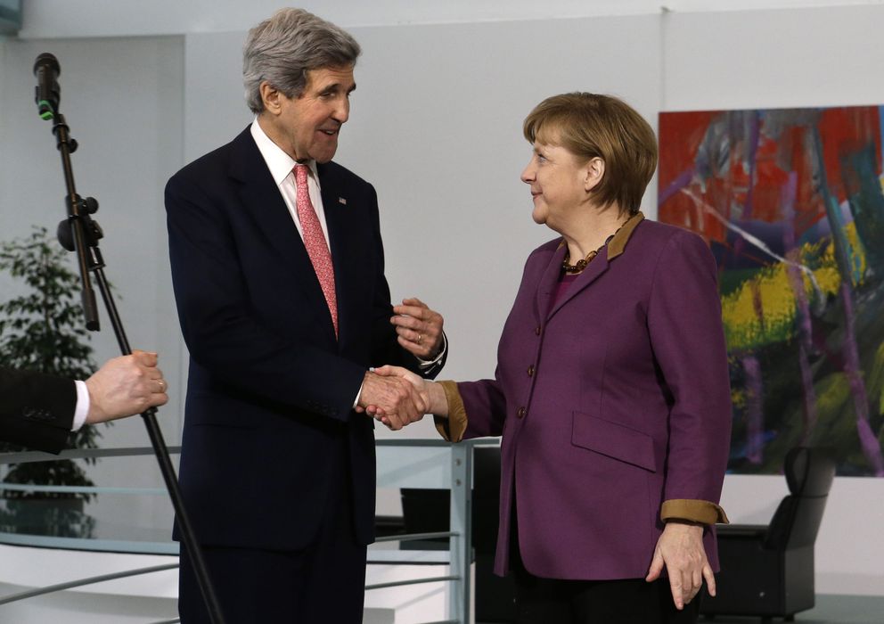 Foto: John Kerry y Angela Merkel (Reuters)
