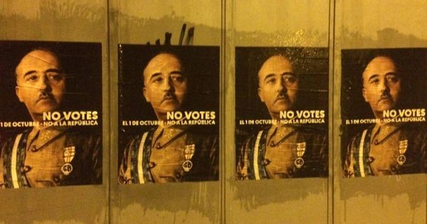 Foto: Carteles de Franco que han aparecido en distintas localidades de Cataluña. (Twitter @MirCaldes)
