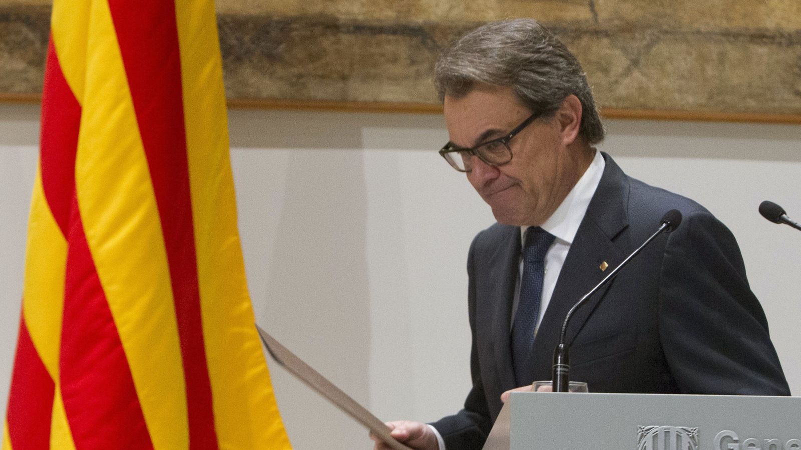 Foto: Artur Mas, tras su comparecencia en la Generalitat. (EFE)
