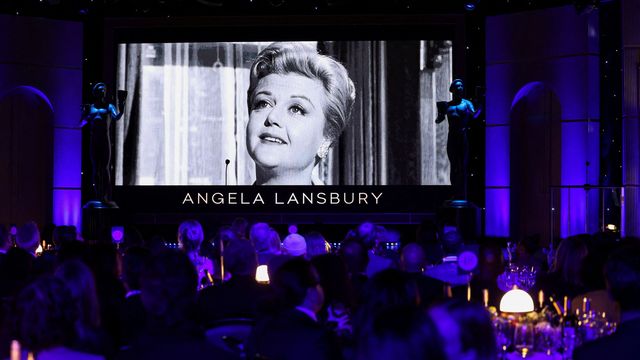 Un segmento de la trayectoria de Angela Lansbury durante los Screen Actors Guild Awards de este año. (Reuters/Mario Anzuoni)