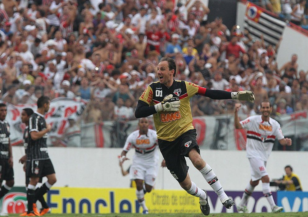 Foto: El portero brasileño, Rogério Ceni, celebra un gol con el Sao Paulo.
