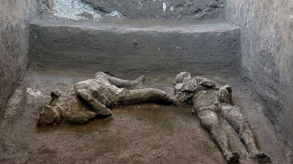 Hallan en Pompeya los restos de un hombre y su esclavo muertos por el Vesubio