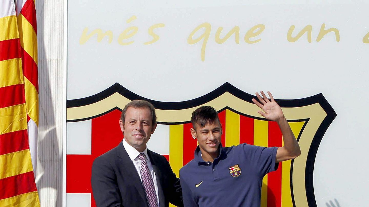 Neymar junto a Rosell en la presentación del jugador (Efe).