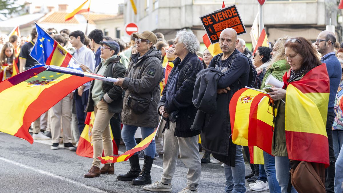 Alrededor de 4.000 personas protestan contra la amnistía en el centro de Pontevedra
