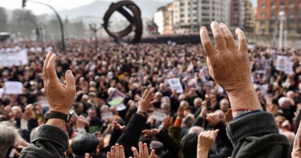 Foto: Manifestación de pensionistas en Bilbao. (EFE)
