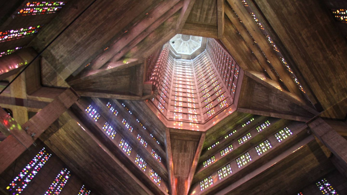 El interior de la Iglesia de San José (Le Havre)