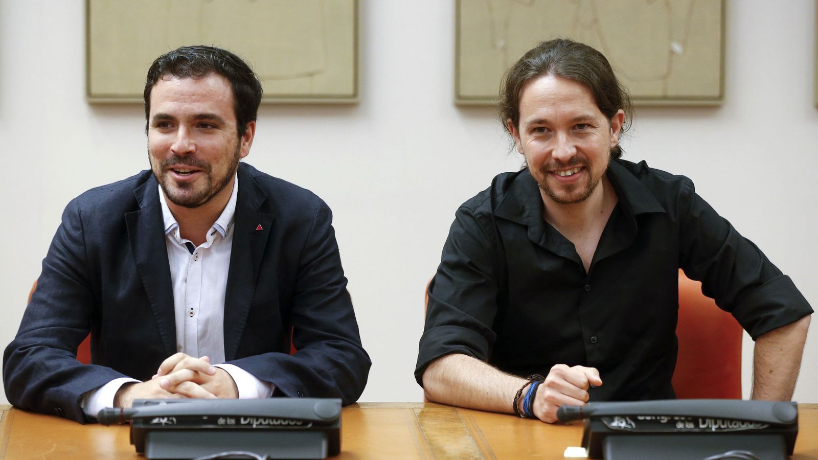 Foto: Los líderes de IU y de Podemos, Alberto Garzón (i) y Pablo Iglesias (d), durante una reunión del grupo parlamentario de Unidos Podemos-En Comú Podem-En Marea. (EFE)