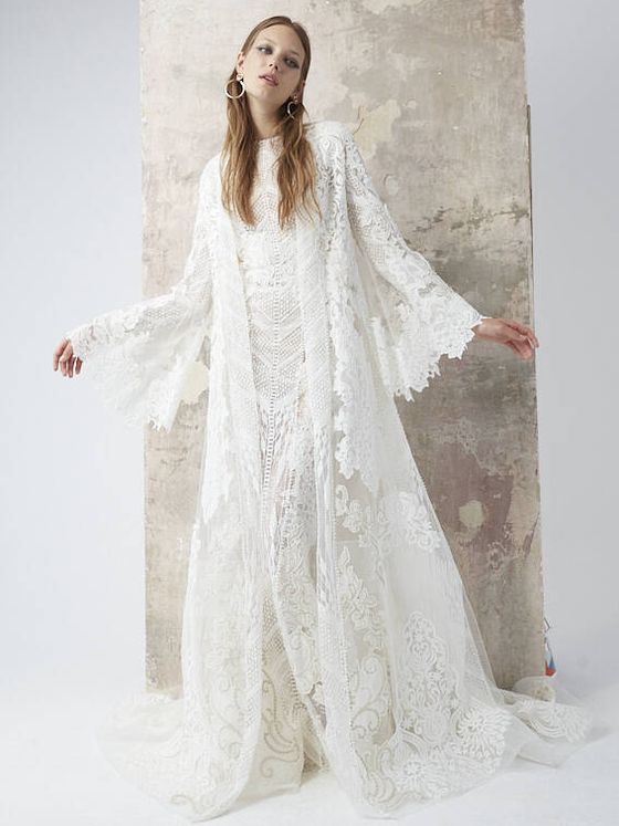 Vestido de novia de Ana Galocha con abrigo. (Pagina web YolanCris)