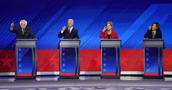 Foto: Bernie Sanders, Joe Biden, Elizabeth Warren y Kamala Harris en un debate televisado en la carrera electoral demócrata. (Reuters)