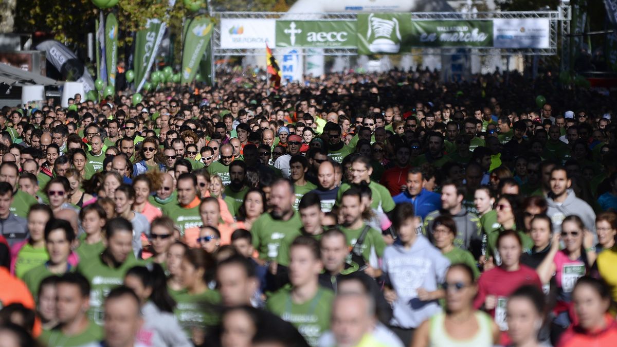 Valladolid se tiñe de verde con 58.000 'mecenas' que marchan contra el cáncer