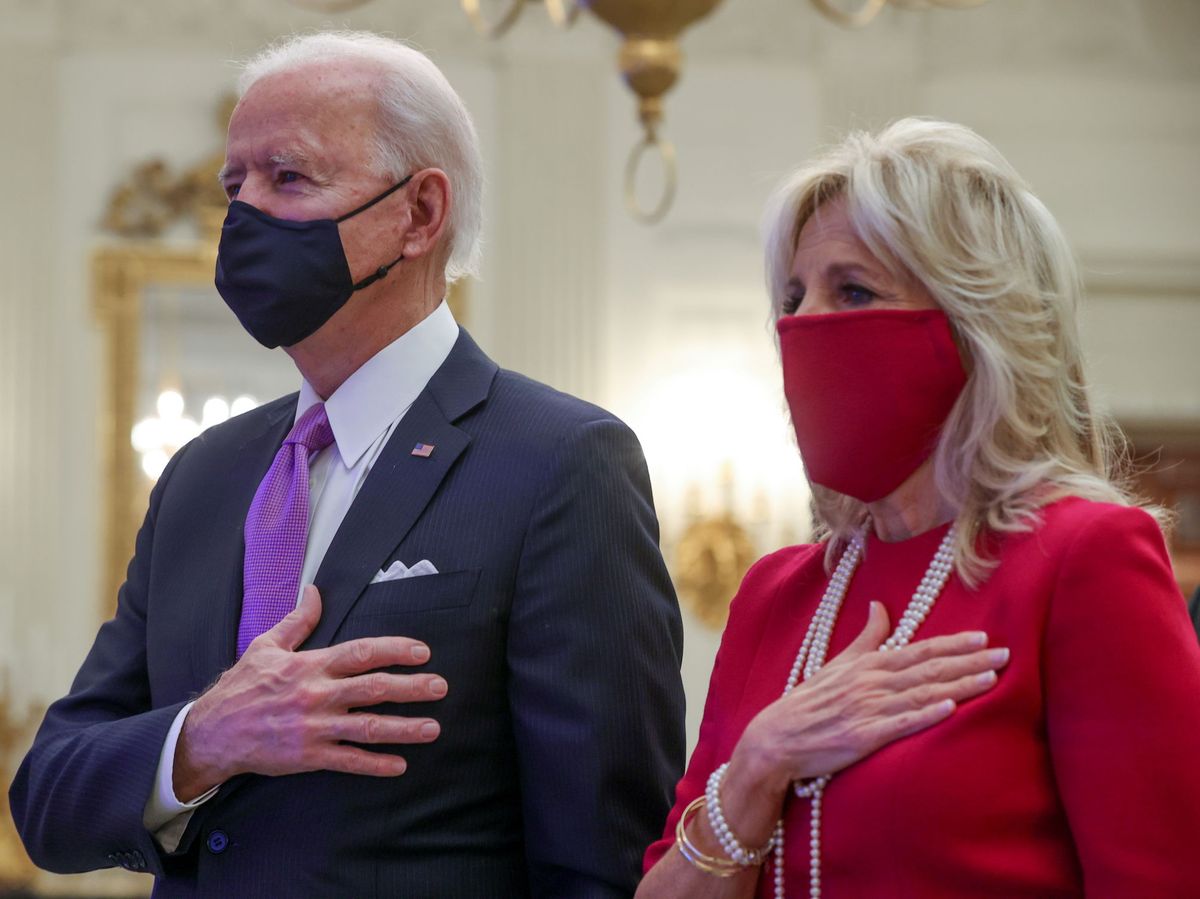 Foto: Joe Biden y su esposa Jill, en su primer acto tras la toma de posesión. (Reuters)