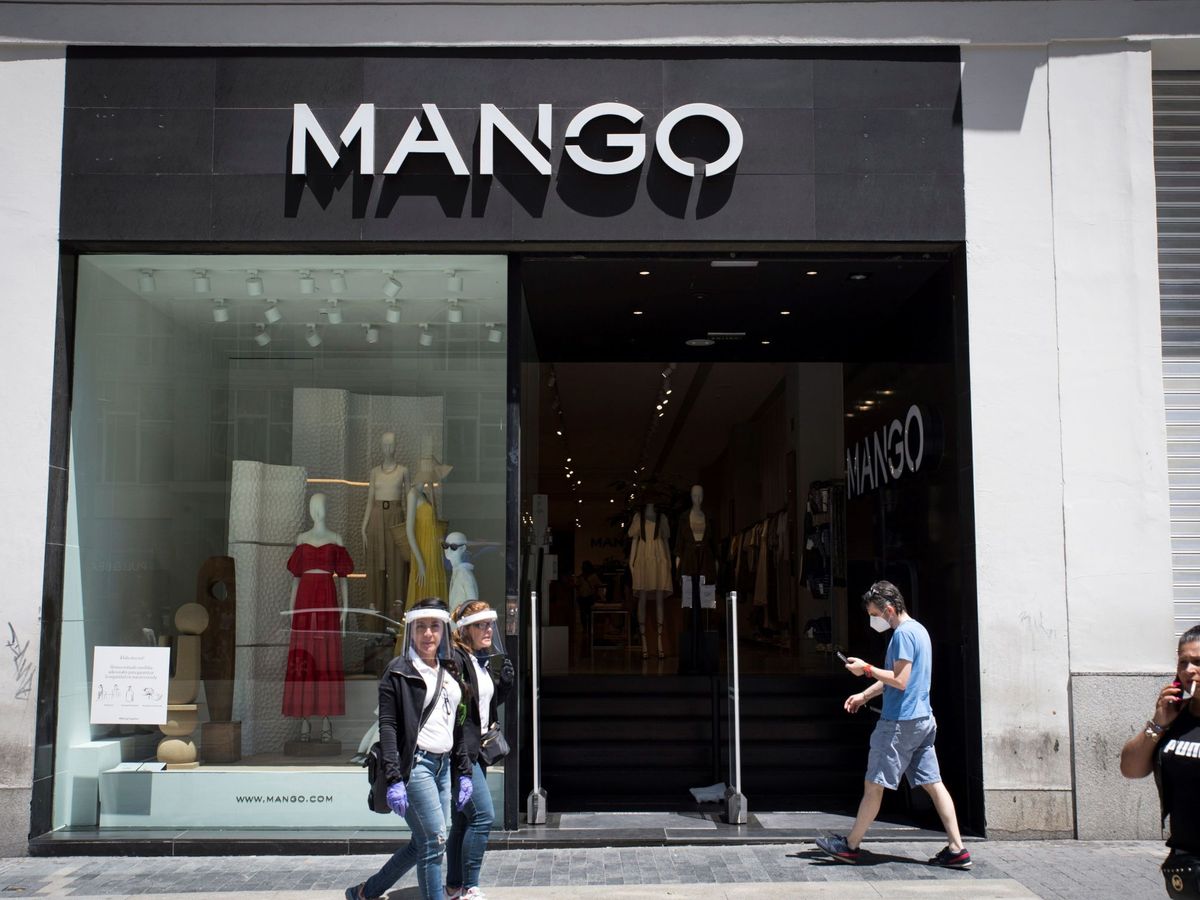 Foto: Una tienda de Mango. (EFE/Luca Piergiovanni)