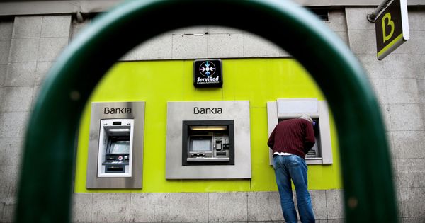 Foto: Un cajero de Bankia (Reuters)