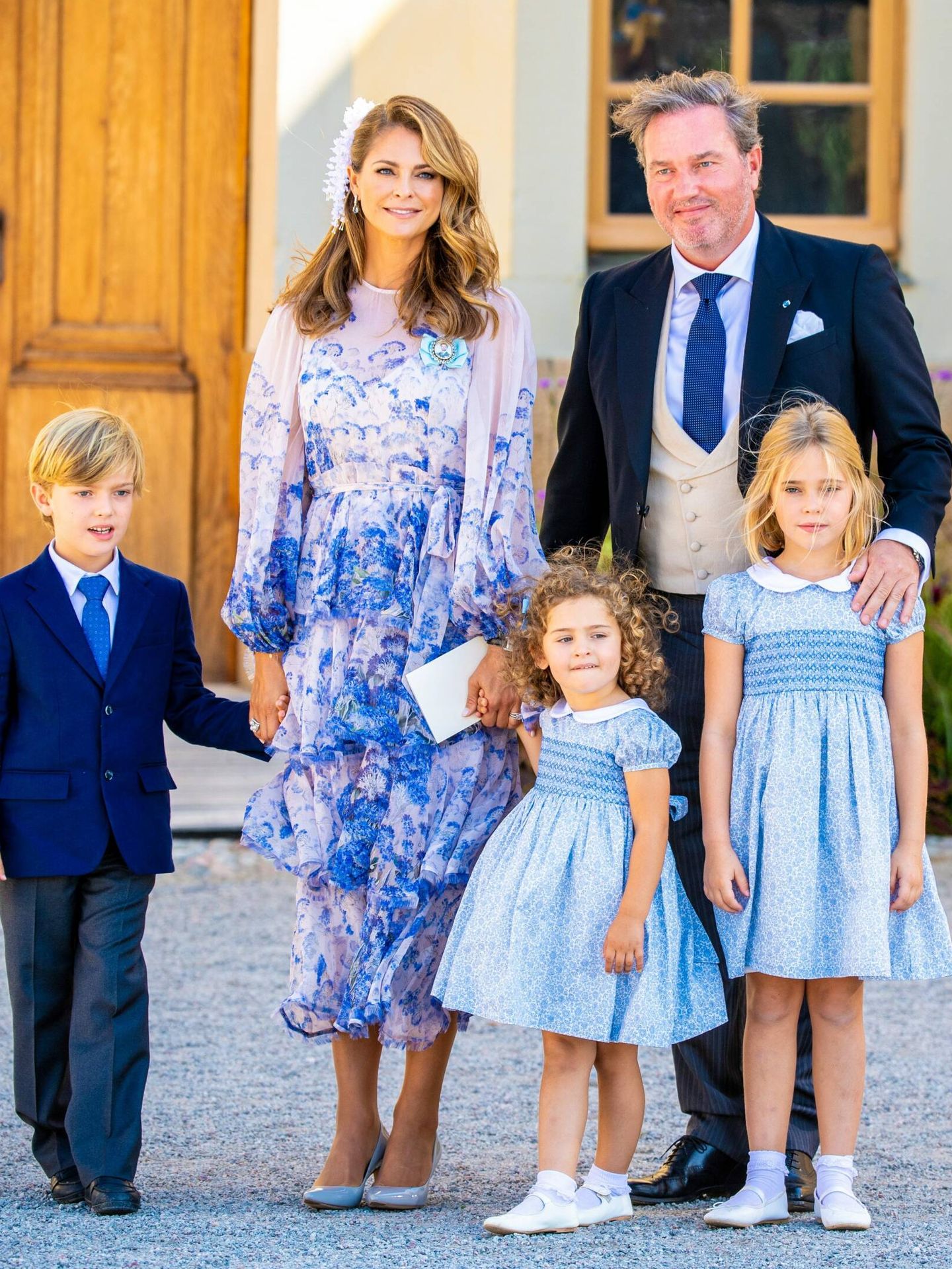 La princesa Magdalena de Suecia, con su marido y sus tres hijos. (CP)