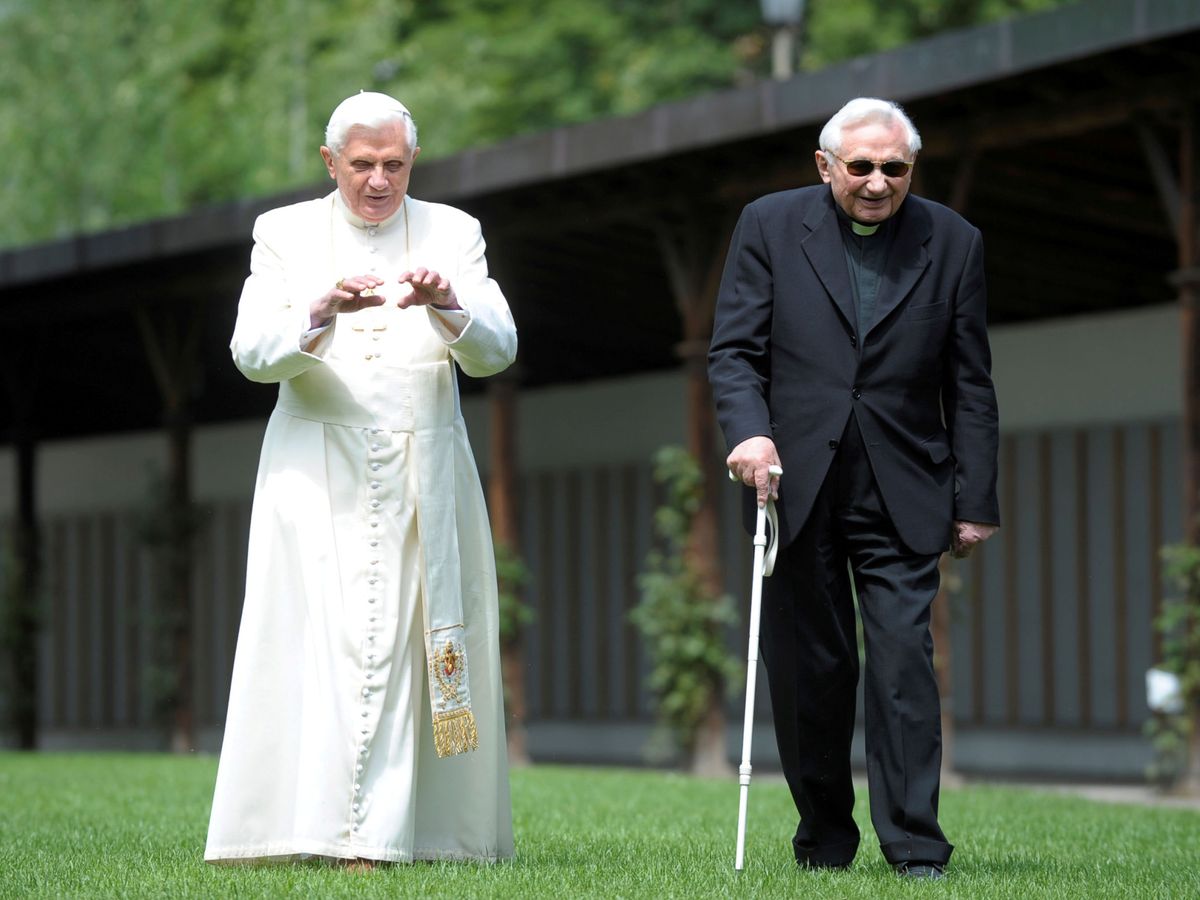 Foto: Benedicto XVI y su hermano, Georg Ratzinger (Reuters/Observatore Romano)