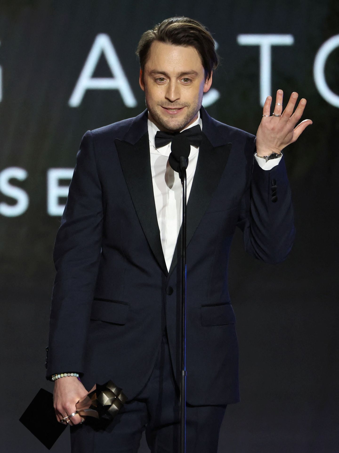 El actor Kieran Culkin, recibiendo un premio en los Annual Critics Choice Awards. (Reuters/Mario Anzuoni)
