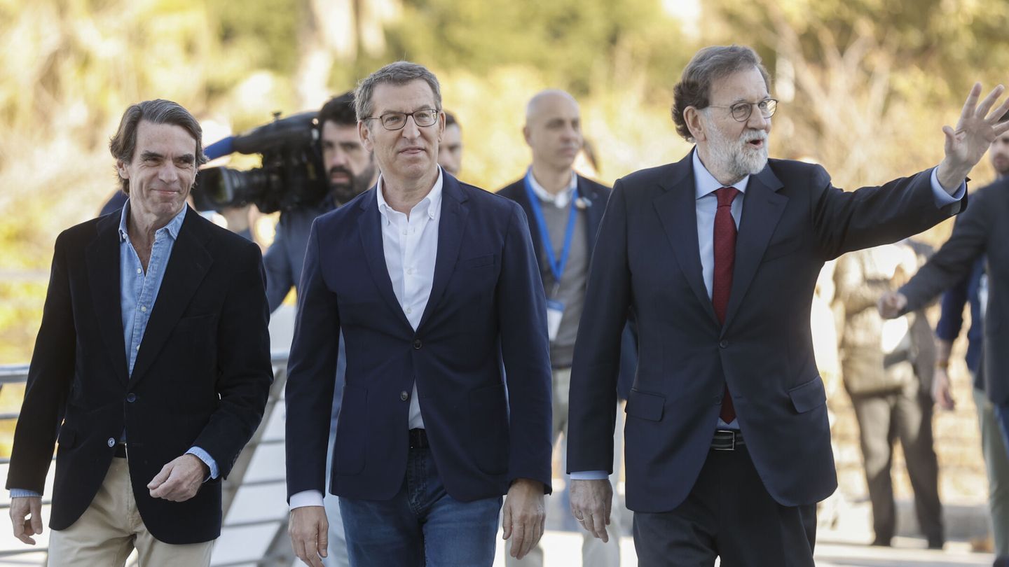 José María Aznar, Feijóo y Mariano Rajoy, hace unos días en Valencia. (EFE/Kai Forsterling)