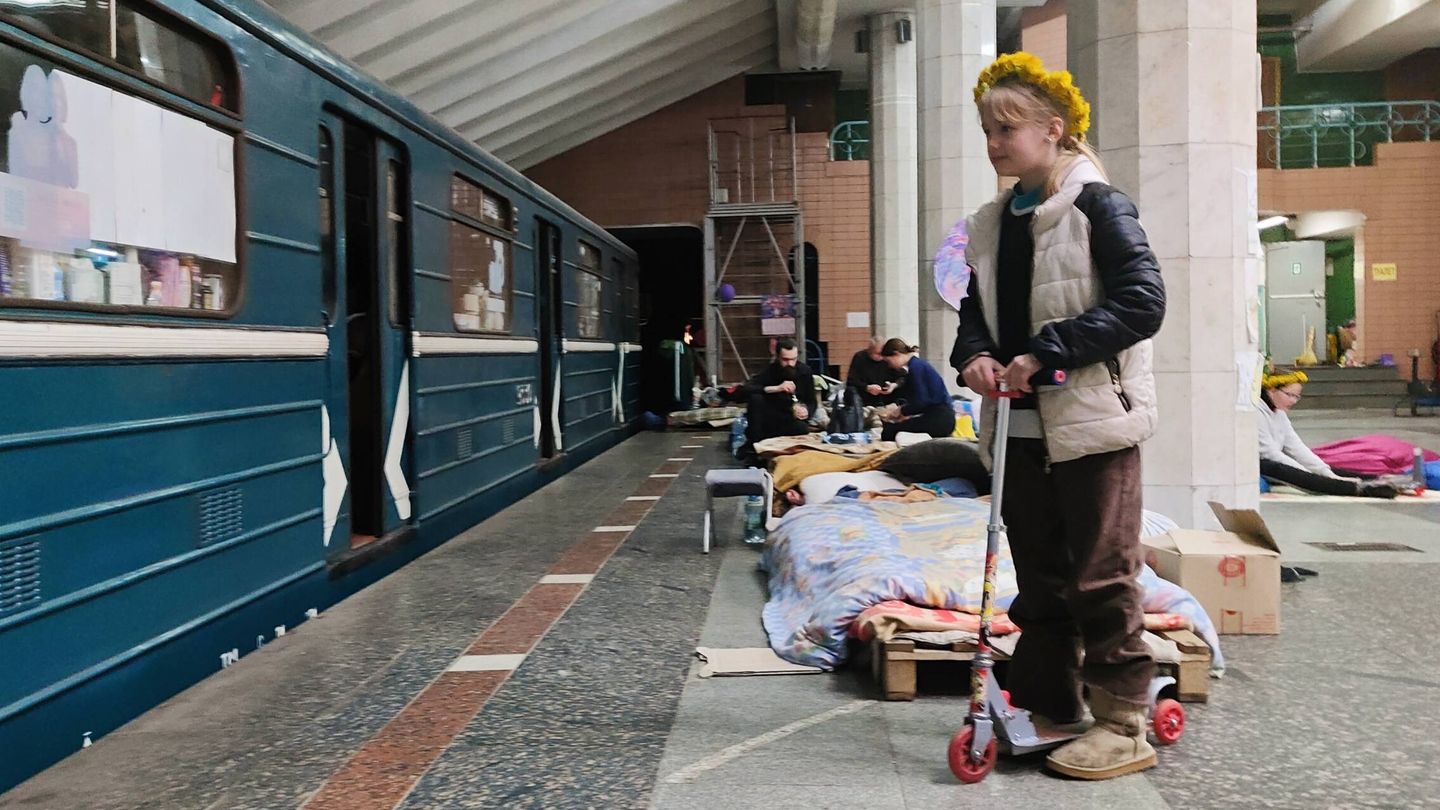 La vida en el metro de Metrobudivnikiv. (KAP)