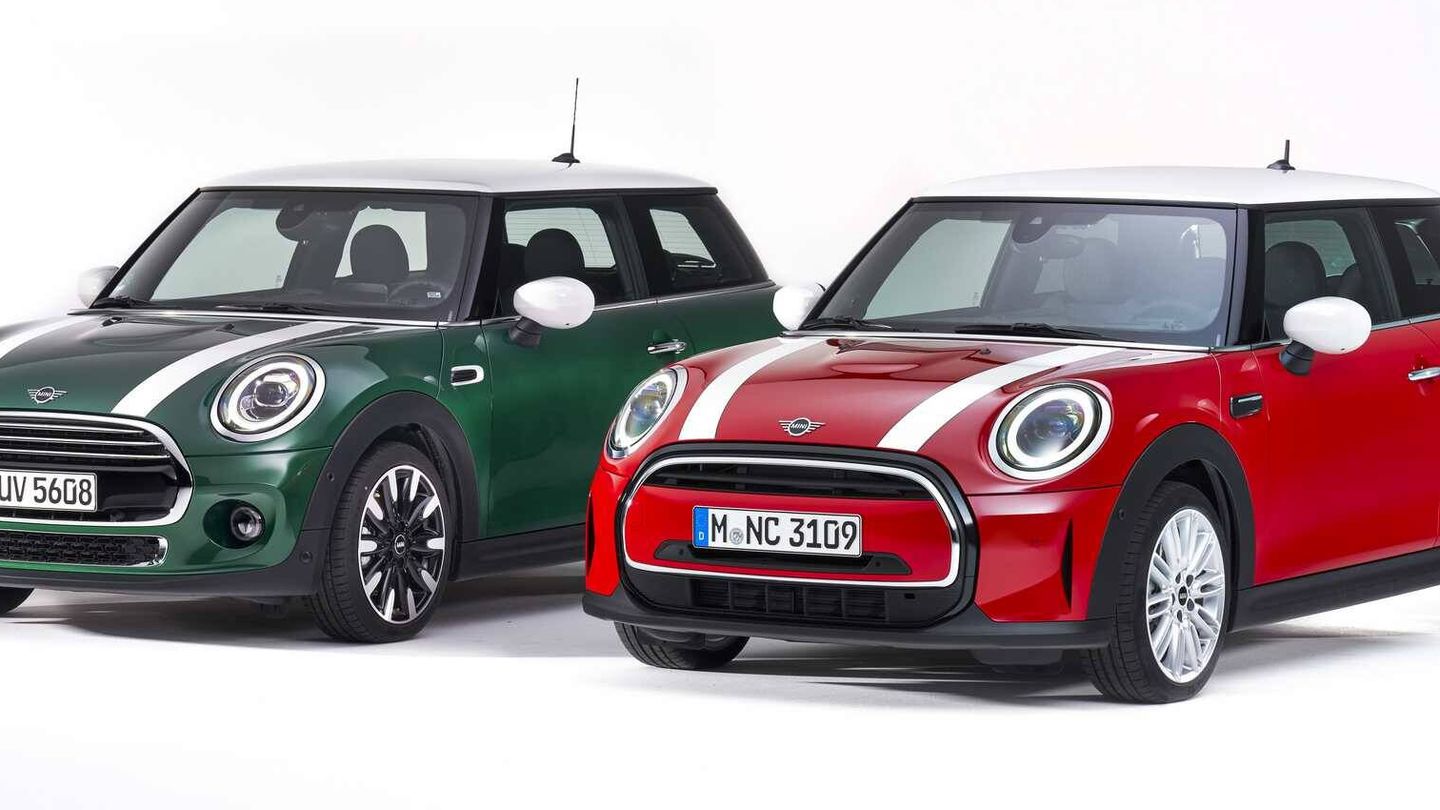Así es como mejor se aprecian las diferencias entre el anterior Mini (verde) y el nuevo. 