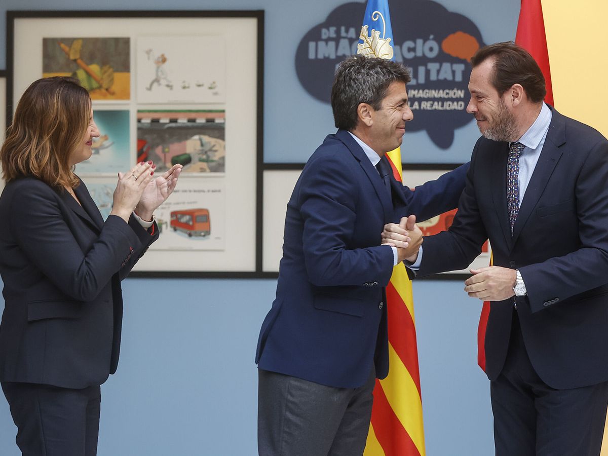 Foto: Mazón saluda a Óscar Puente ante María José Catalá. (Rober Solsona/Europa Press)