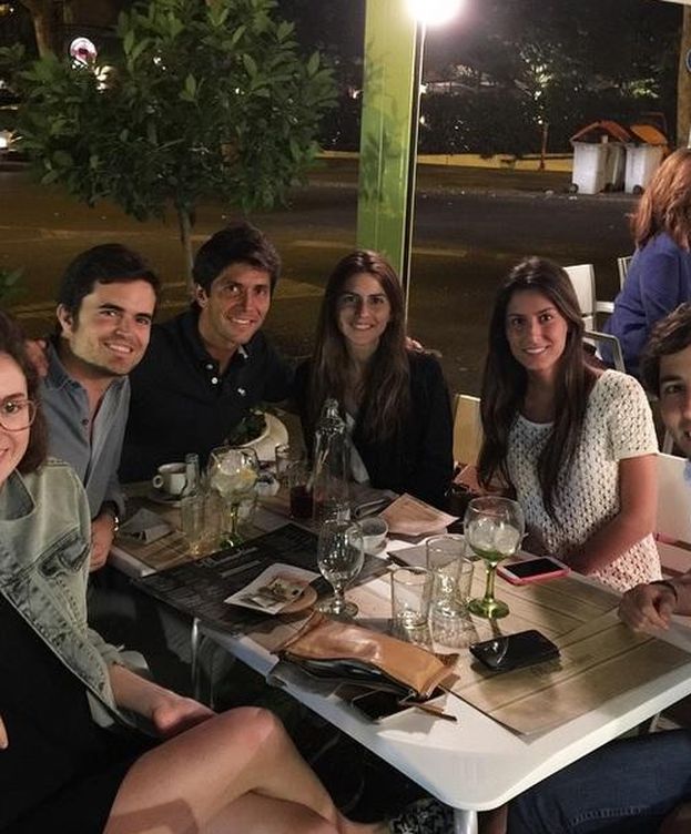 Foto: La pareja durante una cena con sus amigos (Instagram)