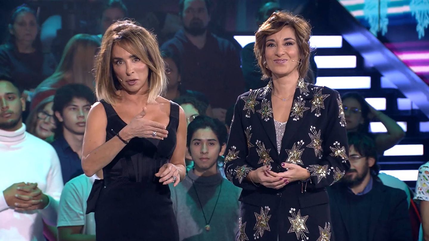 María Patiño y Adela González, en la novena gala de 'Mediafest Night Fever'. (Mediaset)