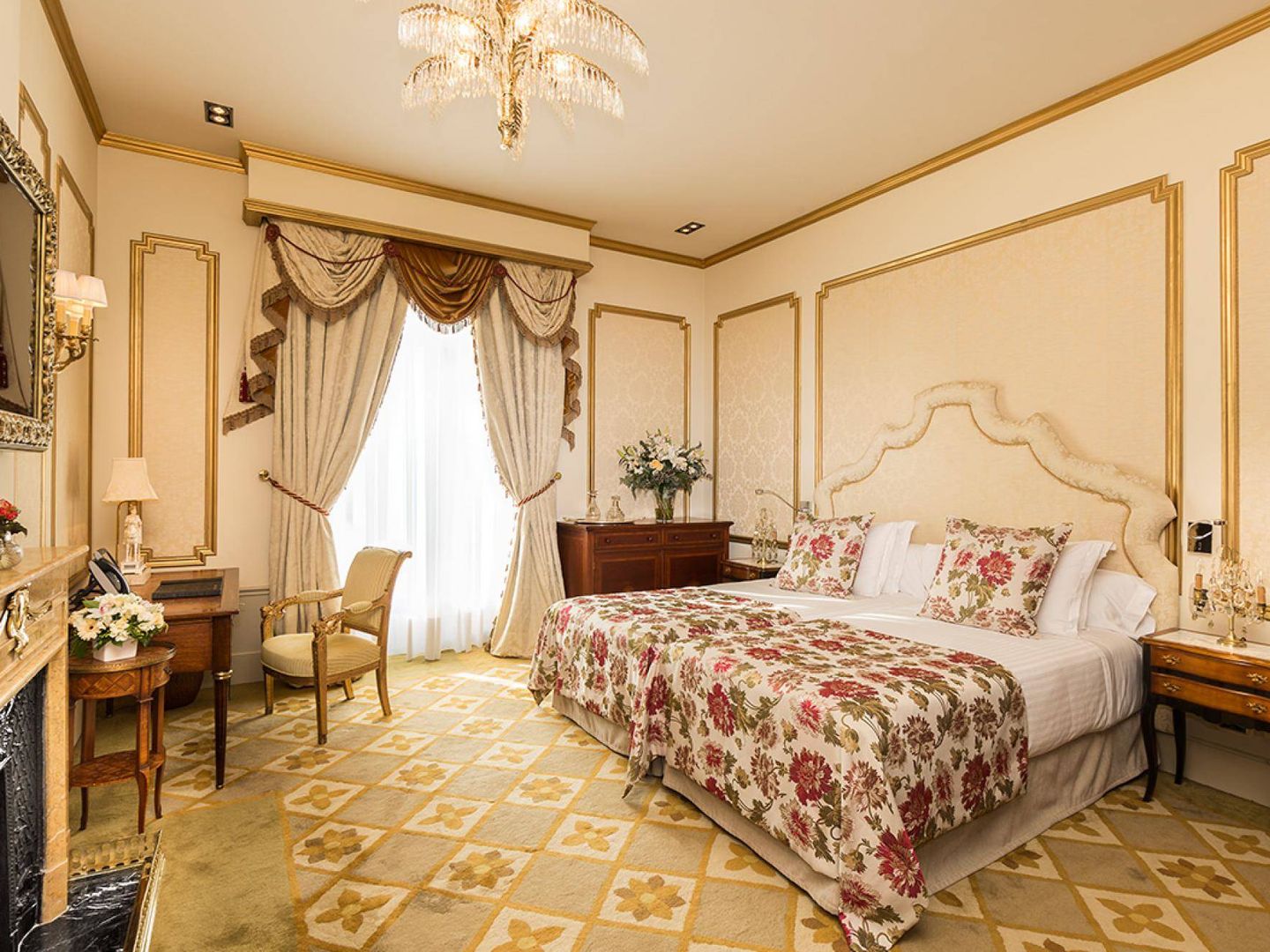 Una de las dos habitaciones de la suite Dalí del hotel Palace de Barcelona.